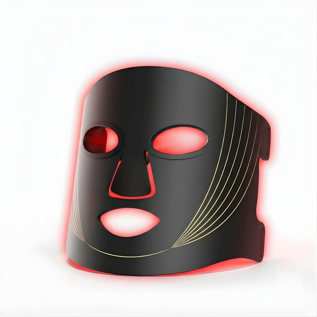 Led valonaamio valkoisella taustalla kuvattuna.