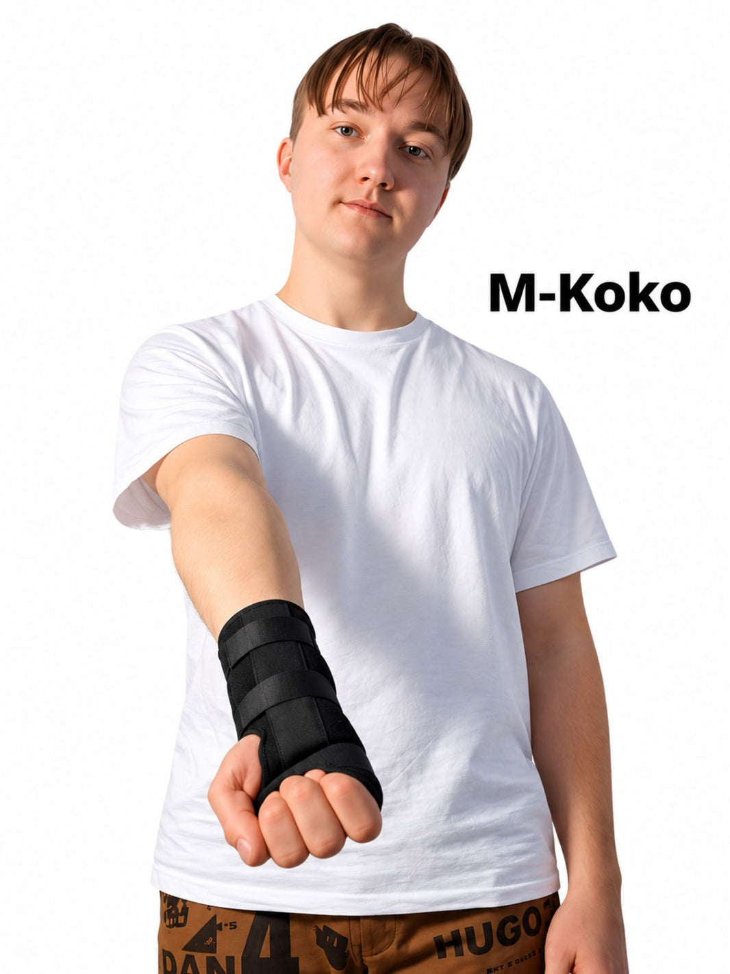 Rannetuki mallin kädessä, kuva 2.
